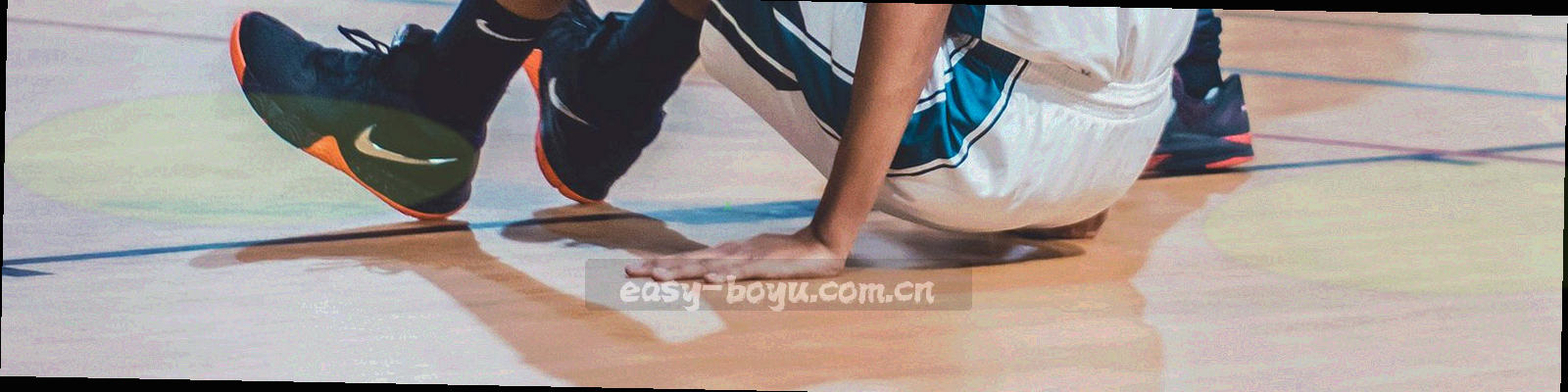 浅水绿与奶油色交叠的抽象网格纹理